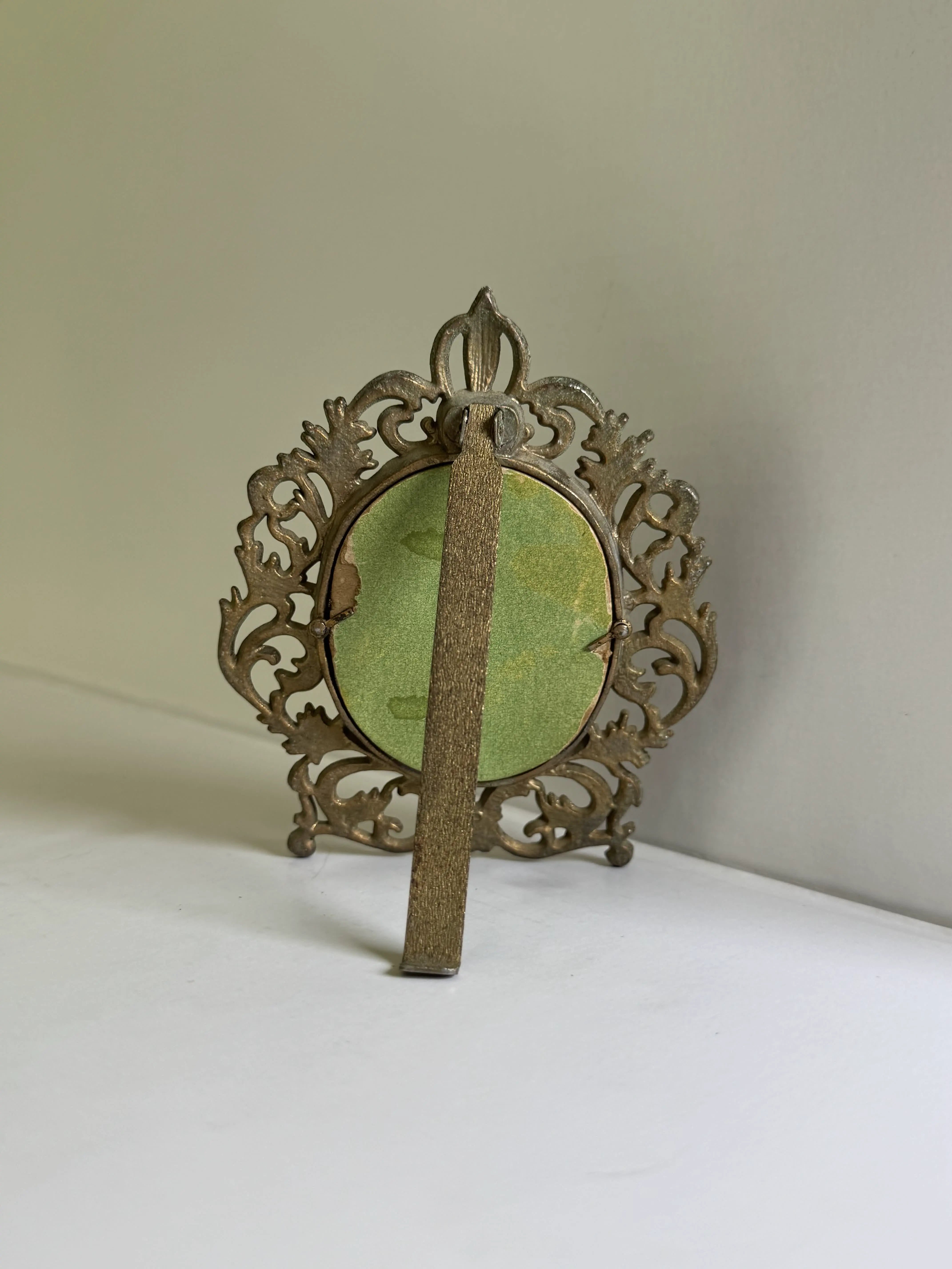 Brass Ornate Oval Picture Frame